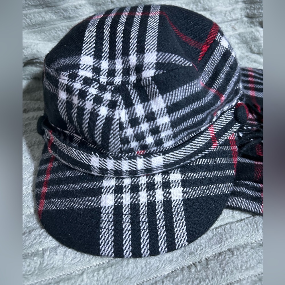 NWOT-Plaid Black/ Red cashmere Scarf and Cap Set - Picture 4 of 8